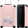 NoBoringSuitcases.com® Kinderkoffer - Trolley Kinderen - Varken - Roze - Skateboard - Kinderen - Meisje - Koffer Dieren - Past Binnen 55x40x20 Cm En 55x35x25 Cm - Reiskoffer Met Wielen -Bagage Kortingen Winkel 1000x1200
