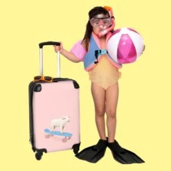 NoBoringSuitcases.com® Kinderkoffer - Trolley Kinderen - Varken - Roze - Skateboard - Kinderen - Meisje - Koffer Dieren - Past Binnen 55x40x20 Cm En 55x35x25 Cm - Reiskoffer Met Wielen -Bagage Kortingen Winkel 1200x1200 105