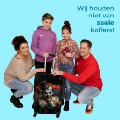 NoBoringSuitcases.com® Koffer Groot - Clown - Hoed - Kraag - Portret - Killer Clown - Trolley Koffer Met TSA-slot - Met Wielen - 90 Liter - Reiskoffer - 66 Cm -Bagage Kortingen Winkel 1200x1200 1062