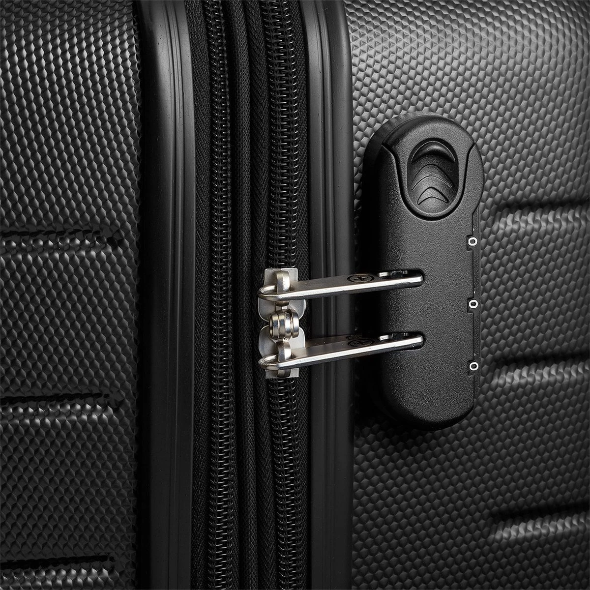 Swiss Alpine 2.0 - Reiskoffer- 77 Cm - 4 Wielen - Zwart 9 Swiss Alpine 2.0 - Reiskoffer- 77 Cm - 4 Wielen - Zwart - Afbeelding 7