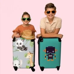 NoBoringSuitcases.com® Koffer - Jungle - Panda - Olifant - Giraffe - Kinderen - Past Binnen 55x40x20 Cm En 55x35x25 Cm - Handbagage - Trolley - Fotokoffer - Cabin Size - Print -Bagage Kortingen Winkel 1200x1200 1849