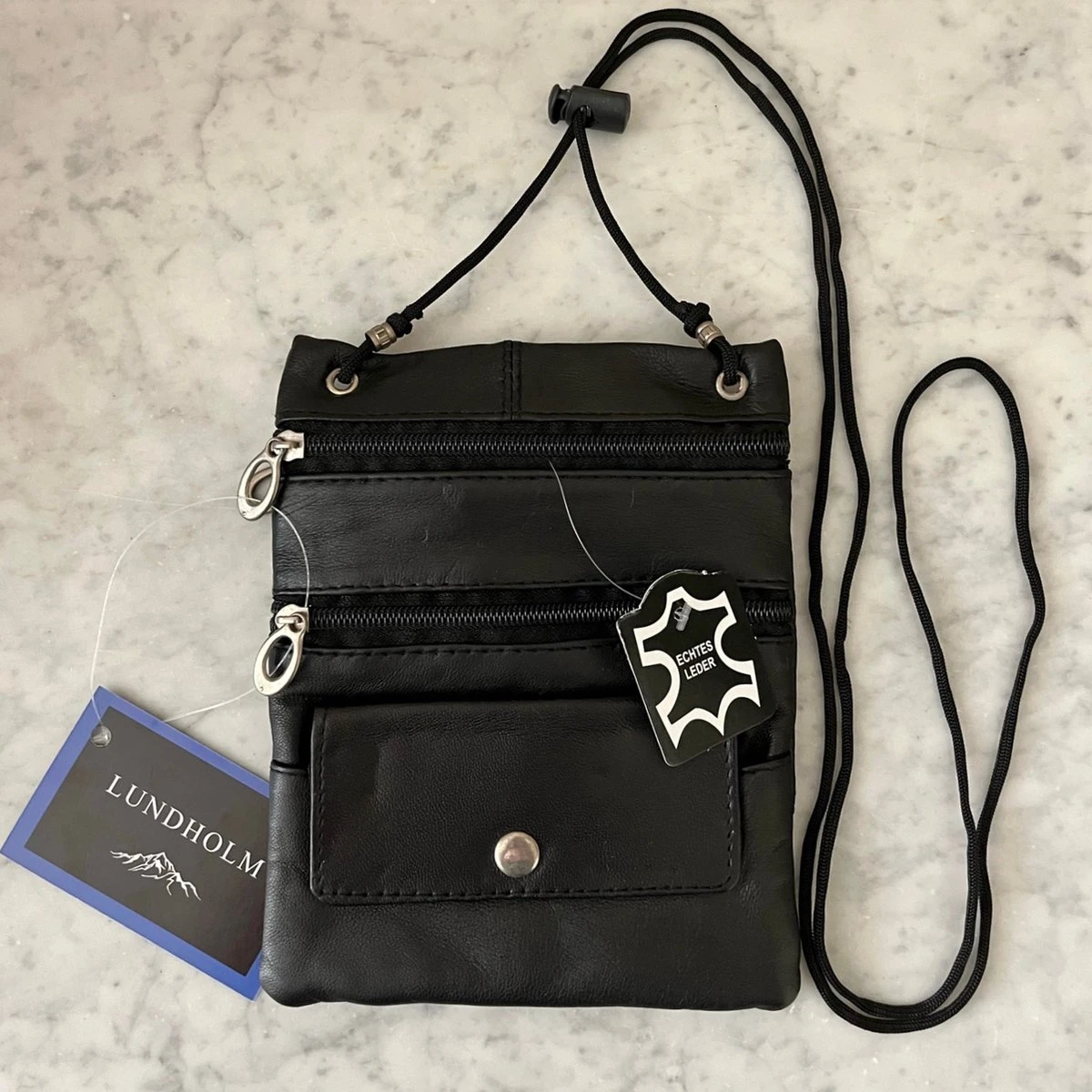 Lundholm Paspoorthouder - Reistas - Paspoort Hoesje - Nektasje - Reisportemonnee - Zwart Leer Nektas Inzetbaar Als Reistas - Reisportemonnee - Paspoorthouder - Paspoort Zwart 3 Lundholm Paspoorthouder - Reistas - Paspoort Hoesje - Nektasje - Reisportemonnee - Zwart Leer Nektas Inzetbaar Als Reistas - Reisportemonnee - Paspoorthouder - Paspoort Zwart