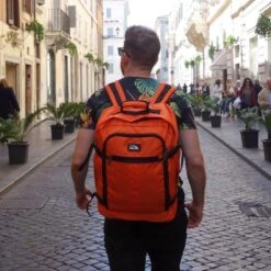 CabinMax Metz Reistas– Handbagage 30L - Rugzak – Backpack - 45x35x20cm – Lichtgewicht - Oranje (MZ 300) 16 CabinMax Metz Reistas– Handbagage 30L - Rugzak – Backpack - 45x35x20cm – Lichtgewicht - Oranje (MZ 300) -Bagage Kortingen Winkel 1200x1200 2114
