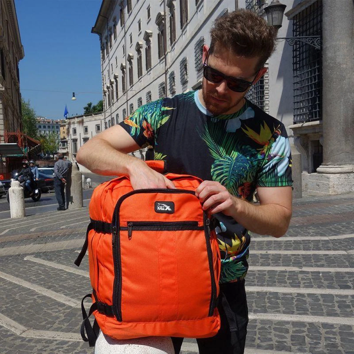 CabinMax Metz Reistas– Handbagage 30L - Rugzak – Backpack - 45x35x20cm – Lichtgewicht - Oranje (MZ 300) 10 CabinMax Metz Reistas– Handbagage 30L - Rugzak – Backpack - 45x35x20cm – Lichtgewicht - Oranje (MZ 300) - Afbeelding 8