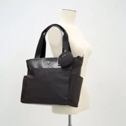 Guess Reistas / Weekendtas - 32 X 44 X 7 Cm - 10 Liter - Eco Gemma - Zwart -Bagage Kortingen Winkel 1200x1200 2166