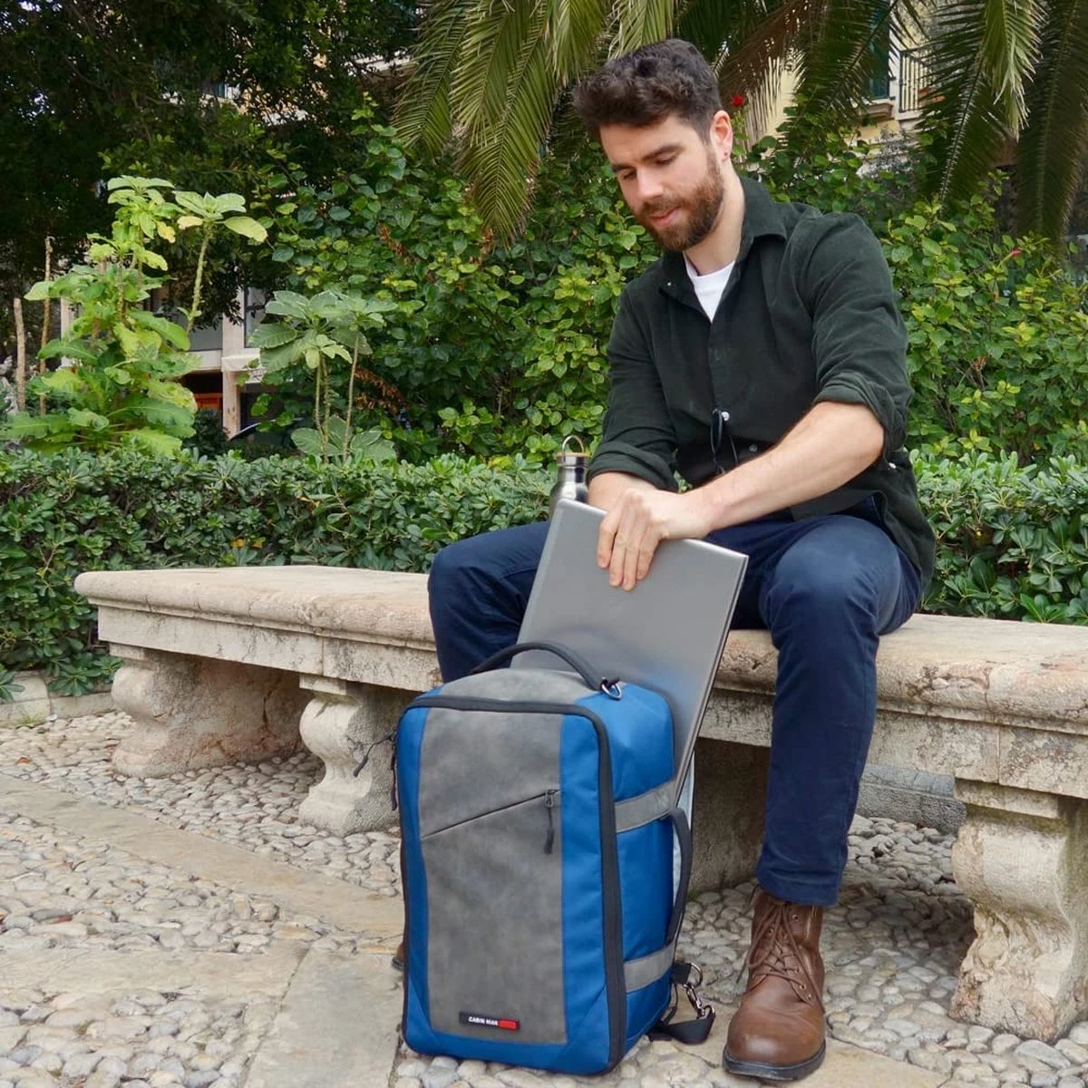 CabinMax Manhatten – Handbagage 20L – Rugzak – Schooltas - 40x20x25 Cm – Compact Reistas – Lichtgewicht – Nettuno Blauw 6 CabinMax Manhatten – Handbagage 20L – Rugzak – Schooltas - 40x20x25 Cm – Compact Reistas – Lichtgewicht – Nettuno Blauw - Afbeelding 4