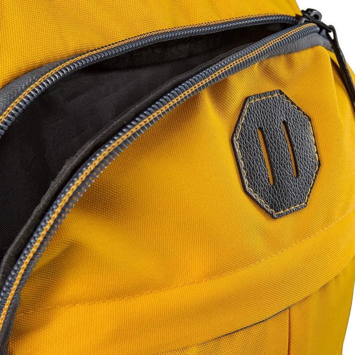 CabinMax Metz Reistas– Handbagage 44L- Rugzak – Schooltas - Backpack 55x40x20cm – Lichtgewicht - Vintage Geel (MZ V-YW) 7 CabinMax Metz Reistas– Handbagage 44L- Rugzak – Schooltas - Backpack 55x40x20cm – Lichtgewicht - Vintage Geel (MZ V-YW) - Afbeelding 5