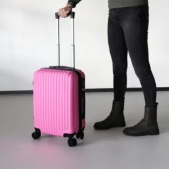 Handbagage Koffer 55cm Roze 4 Wielen Trolley Met Pin Slot -Bagage Kortingen Winkel 1200x1200 340