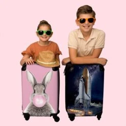 NoBoringSuitcases.com® Koffer - Ruimte - Spaceshuttle - Raket - Jongens - Past Binnen 55x40x20 Cm En 55x35x25 Cm - Handbagage - Trolley - Fotokoffer - Cabin Size - Print 18 NoBoringSuitcases.com® Koffer - Ruimte - Spaceshuttle - Raket - Jongens - Past Binnen 55x40x20 Cm En 55x35x25 Cm - Handbagage - Trolley - Fotokoffer - Cabin Size - Print -Bagage Kortingen Winkel 1200x1200 508