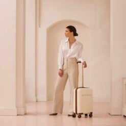 SUITSUIT - Fab Seventies - Antique White - Handbagage (55 Cm) -Bagage Kortingen Winkel 1200x1200 558