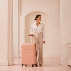 SUITSUIT - Fab Seventies - Coral Cloud - Reiskoffer (76 Cm) -Bagage Kortingen Winkel 1200x1200 667