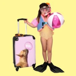 NoBoringSuitcases.com® Kinderkoffer - Hond - Dieren - Kauwgom - Roze - Kinderen - Trolley Kinderen - Past Binnen 55x40x20 Cm En 55x35x25 Cm - Reiskoffer Met Wielen - Koffertje -Bagage Kortingen Winkel 1200x1200 812