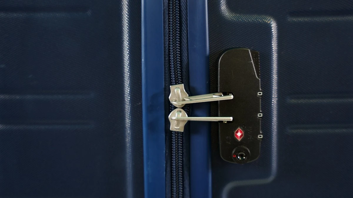 ©TROLLEYZ - Amsterdam No.9 - Reiskoffer 78cm Met TSA Slot - Dubbele Wielen - 360° Spinners - 100% ABS - Reiskoffer In Ocean Blue 8 ©TROLLEYZ - Amsterdam No.9 - Reiskoffer 78cm Met TSA Slot - Dubbele Wielen - 360° Spinners - 100% ABS - Reiskoffer In Ocean Blue - Afbeelding 6