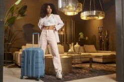 ©TROLLEYZ - Paris No.5 - Trolley - 55cm Met TSA Slot - Dubbele Wielen - 360° Spinners - 100% Polypropyleen - Handbagage Koffer In Ice Blue -Bagage Kortingen Winkel 1200x800 56