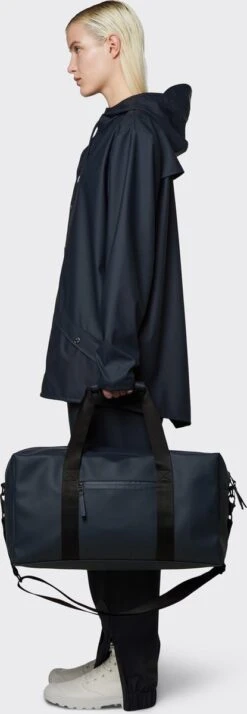 Rains Sporttas 27 Liter - Navy -Bagage Kortingen Winkel 415x1200 5