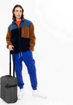 Eastpak TRANVERZ XXS Reiskoffer, Handbagage (45 X 32 X 20 Cm) - Black Denim 15 Eastpak TRANVERZ XXS Reiskoffer, Handbagage (45 X 32 X 20 Cm) - Black Denim -Bagage Kortingen Winkel 830x1200 2