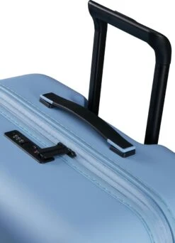 American Tourister Reiskoffer - Novastream Spinner 77/28 Tsa Exp (Large) Pastel Blue -Bagage Kortingen Winkel 867x1200 2