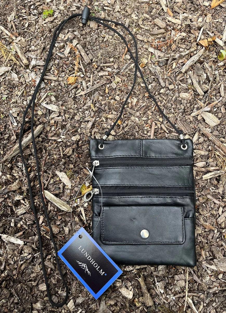 Lundholm Paspoorthouder - Reistas - Paspoort Hoesje - Nektasje - Reisportemonnee - Zwart Leer Nektas Inzetbaar Als Reistas - Reisportemonnee - Paspoorthouder - Paspoort Zwart 4 Lundholm Paspoorthouder - Reistas - Paspoort Hoesje - Nektasje - Reisportemonnee - Zwart Leer Nektas Inzetbaar Als Reistas - Reisportemonnee - Paspoorthouder - Paspoort Zwart - Afbeelding 2