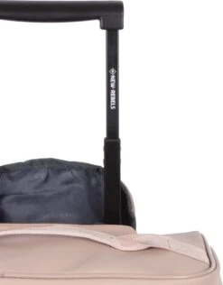 New Rebels® Harper Reistas / Weekendtas Geschikt Voor Handbagage - Waterafstotend Polyutheraan - Trolley Met Wielen En Reflectiedetails - Oud Roze - 29L -Bagage Kortingen Winkel 937x1200 1